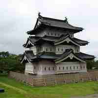 東北地方で唯一、現存天守を残す津軽10 万石の城。弘前城のご紹介。